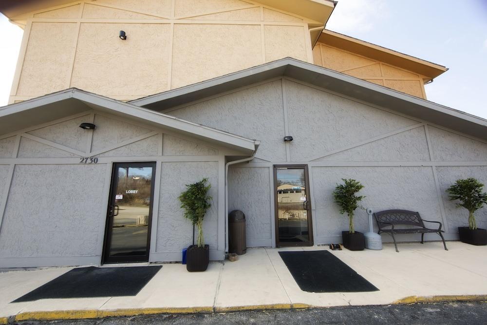 Super 8 By Wyndham Dubuque Motel Kültér fotó