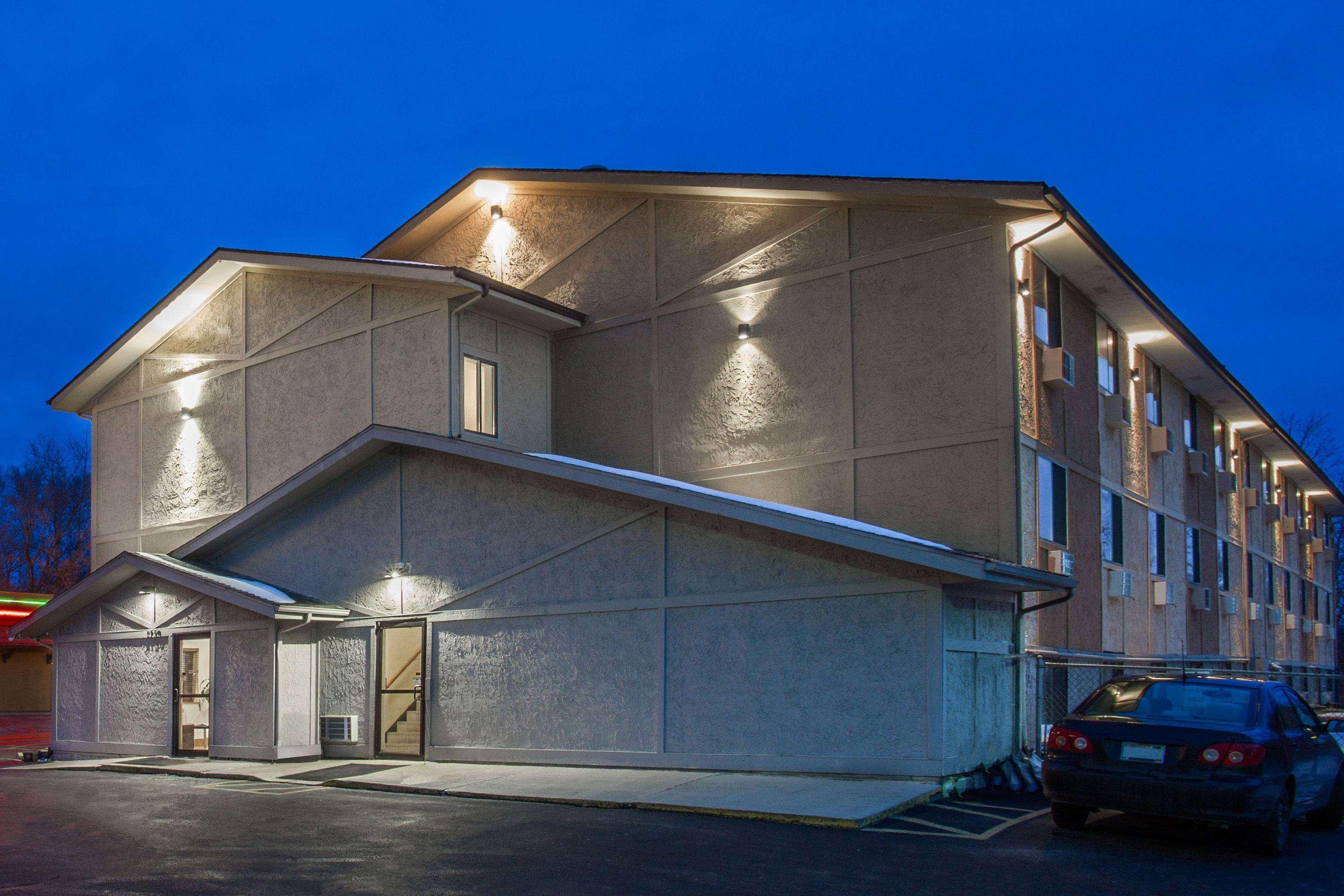 Super 8 By Wyndham Dubuque Motel Kültér fotó