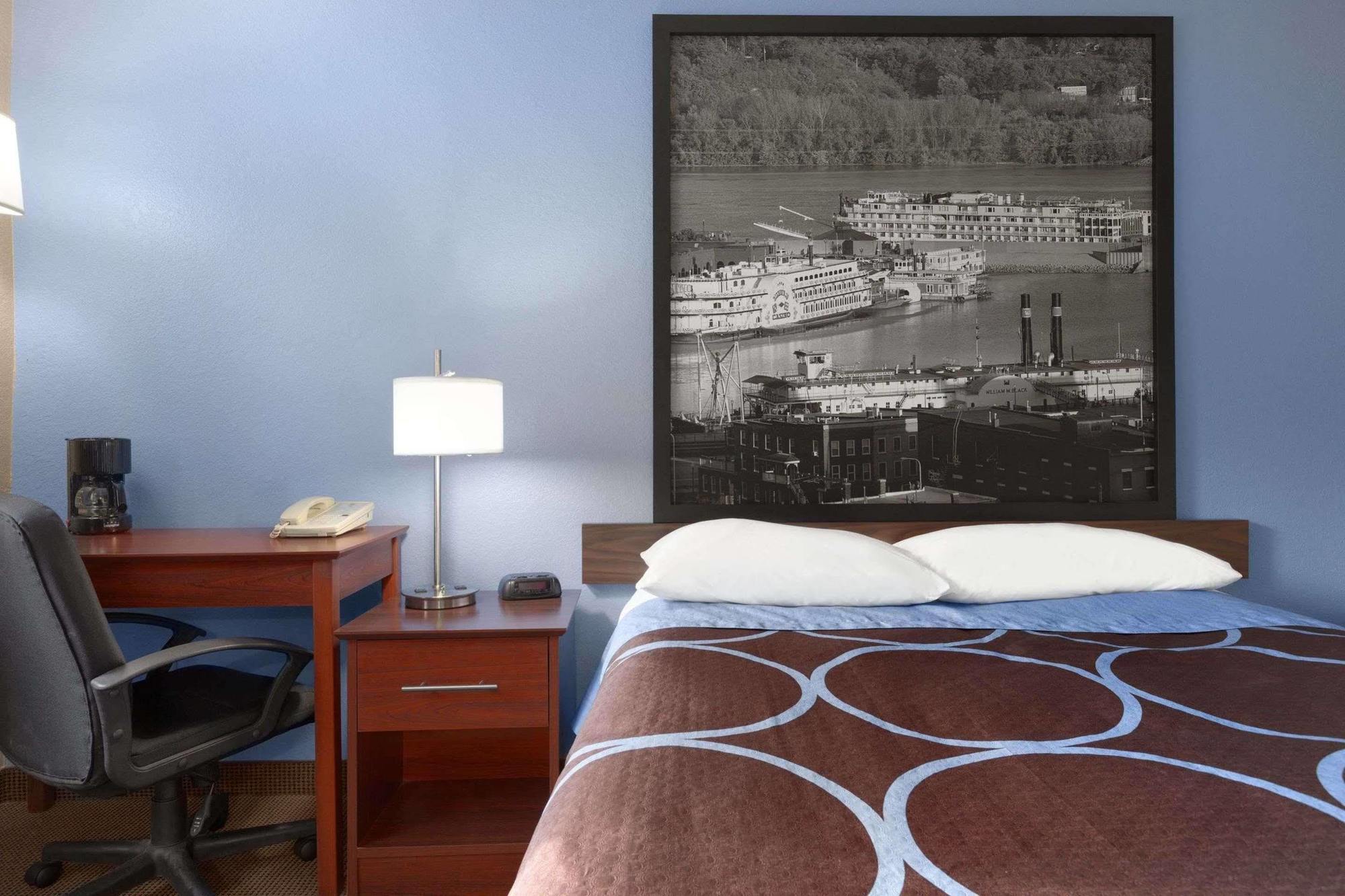 Super 8 By Wyndham Dubuque Motel Kültér fotó