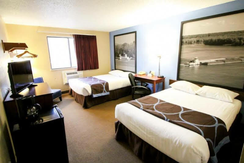 Super 8 By Wyndham Dubuque Motel Kültér fotó